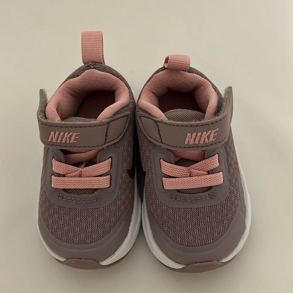 NIKE infants sneakers BNWOT
